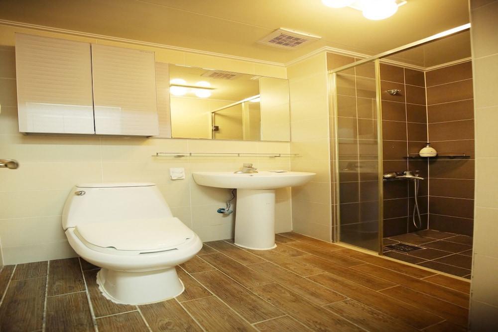Jeju Airport Hotel Экстерьер фото