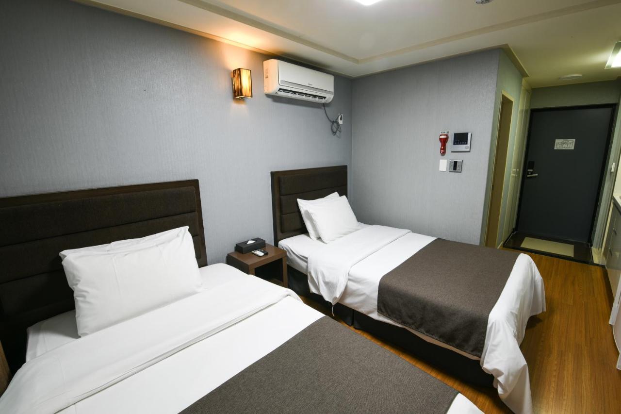 Jeju Airport Hotel Экстерьер фото