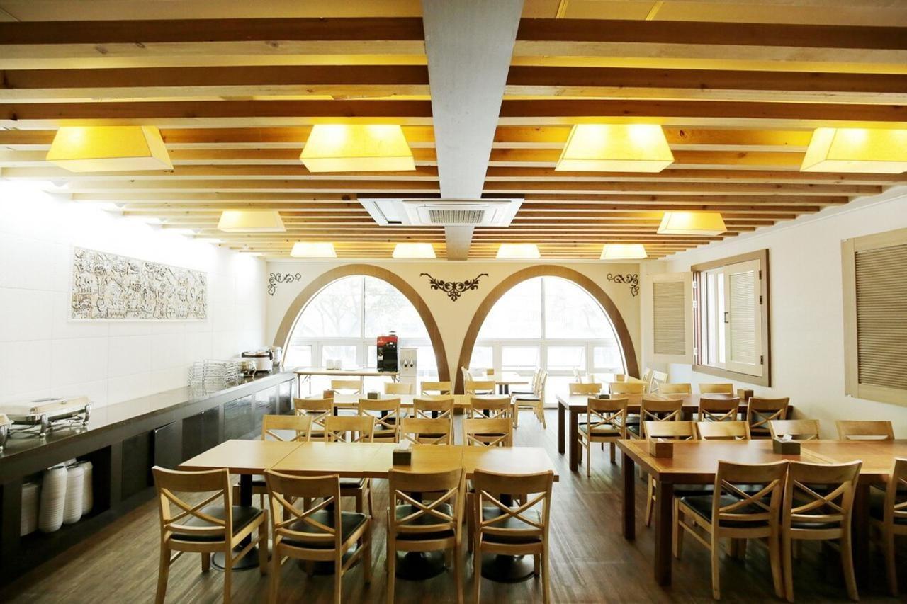 Jeju Airport Hotel Экстерьер фото