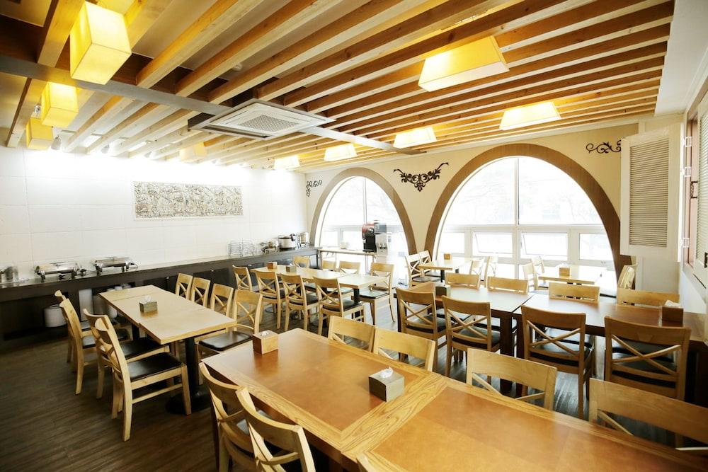 Jeju Airport Hotel Экстерьер фото
