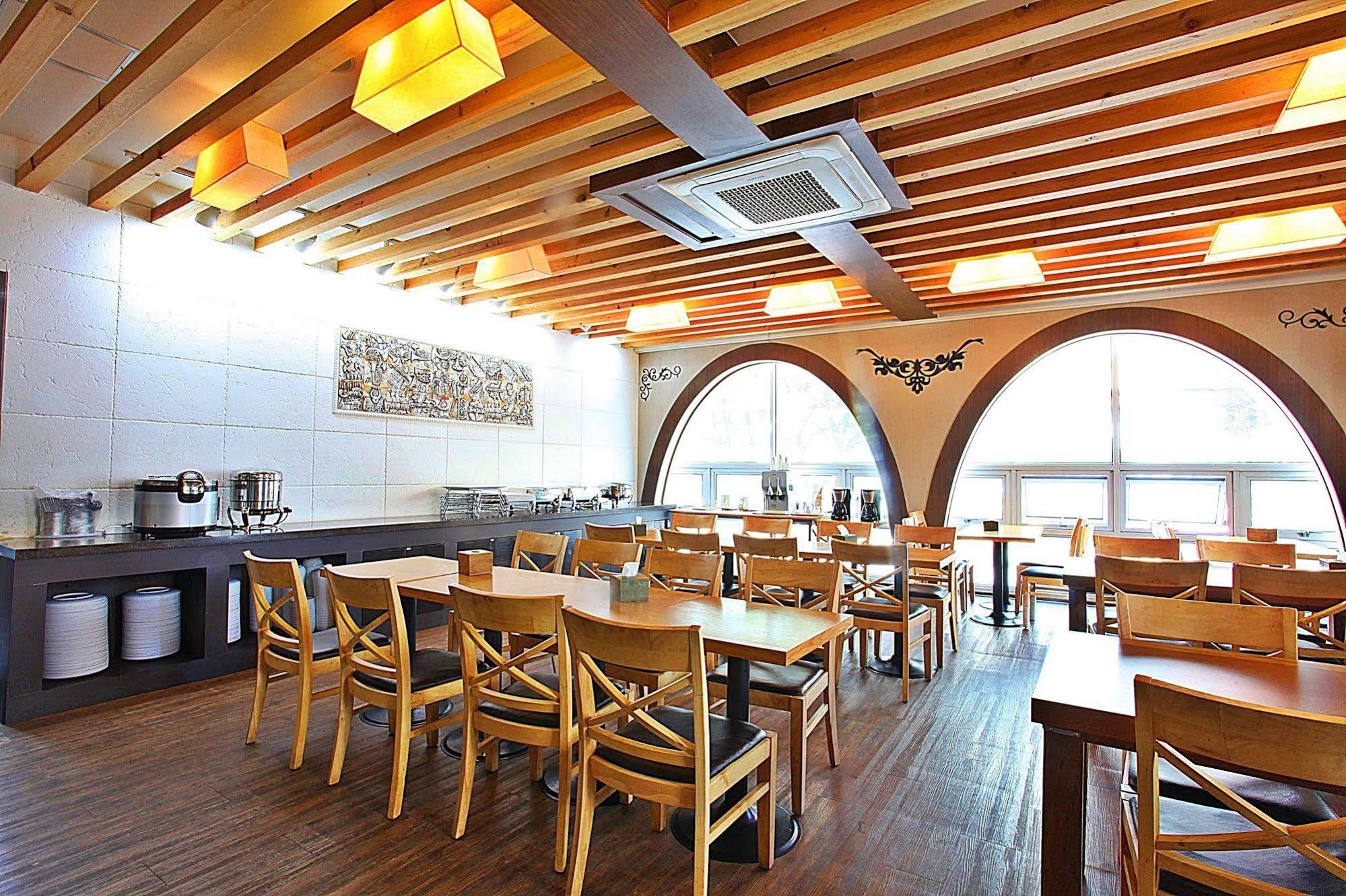 Jeju Airport Hotel Экстерьер фото