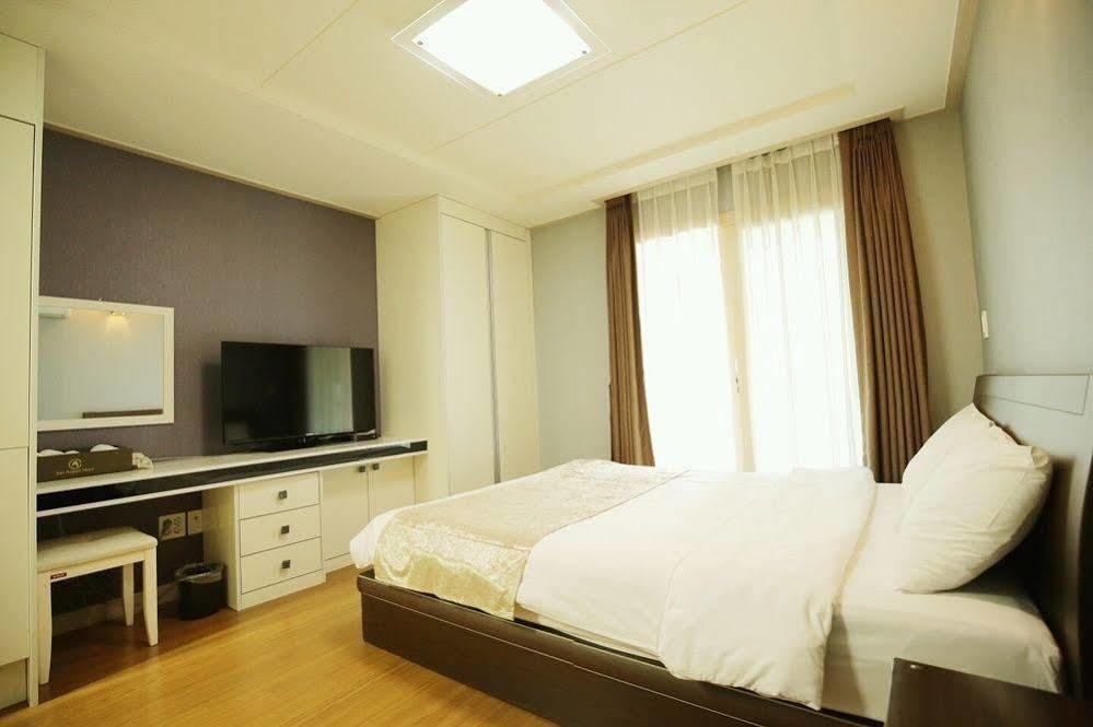 Jeju Airport Hotel Экстерьер фото