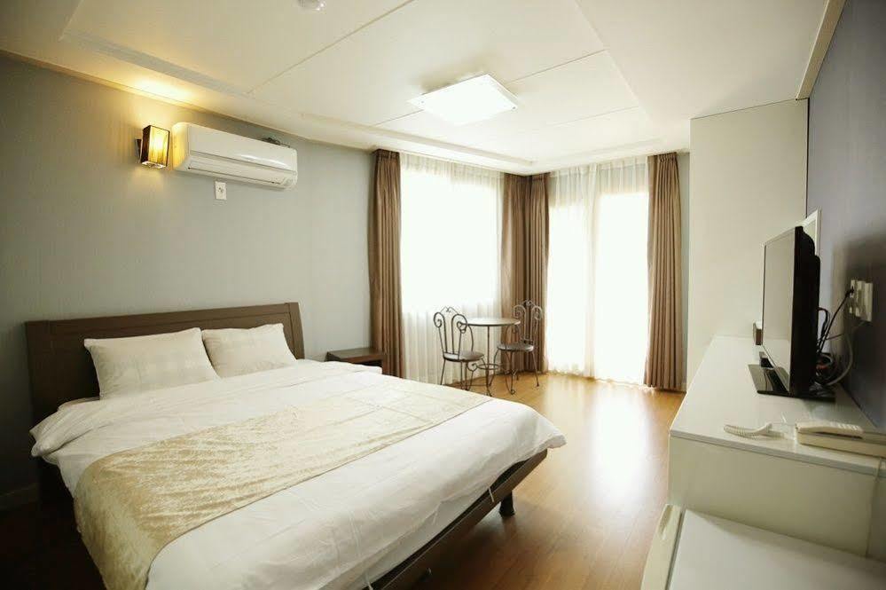 Jeju Airport Hotel Экстерьер фото