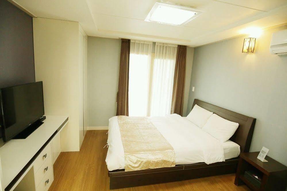 Jeju Airport Hotel Экстерьер фото