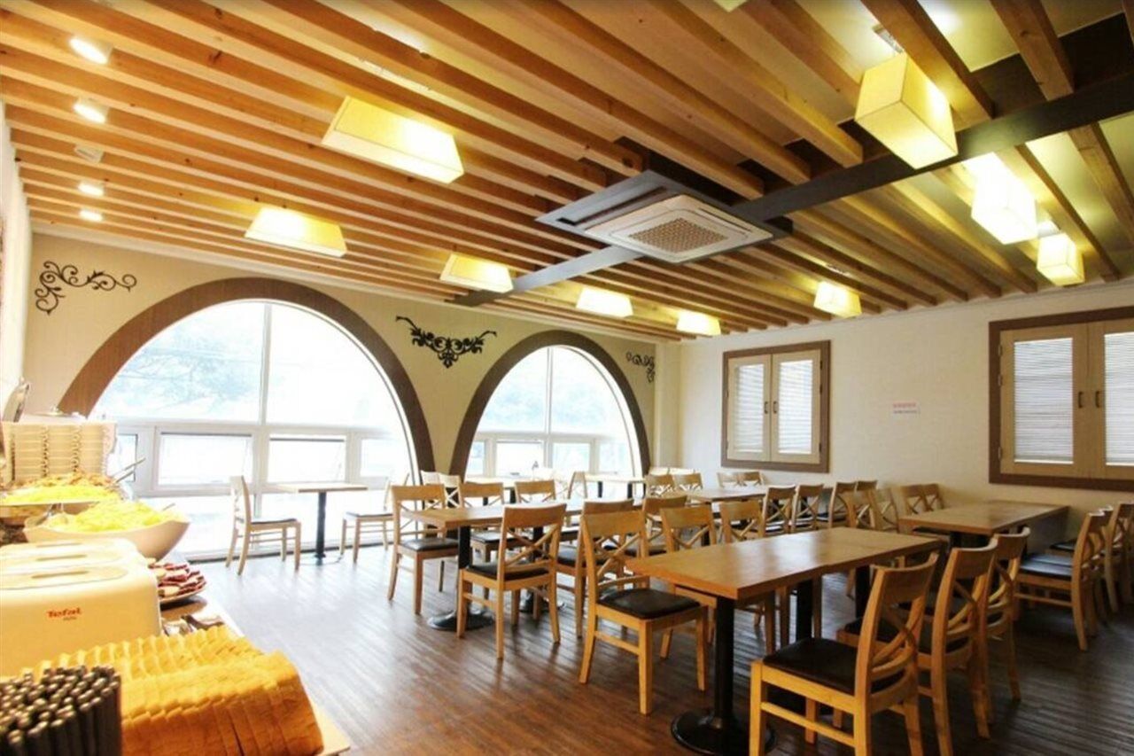 Jeju Airport Hotel Экстерьер фото