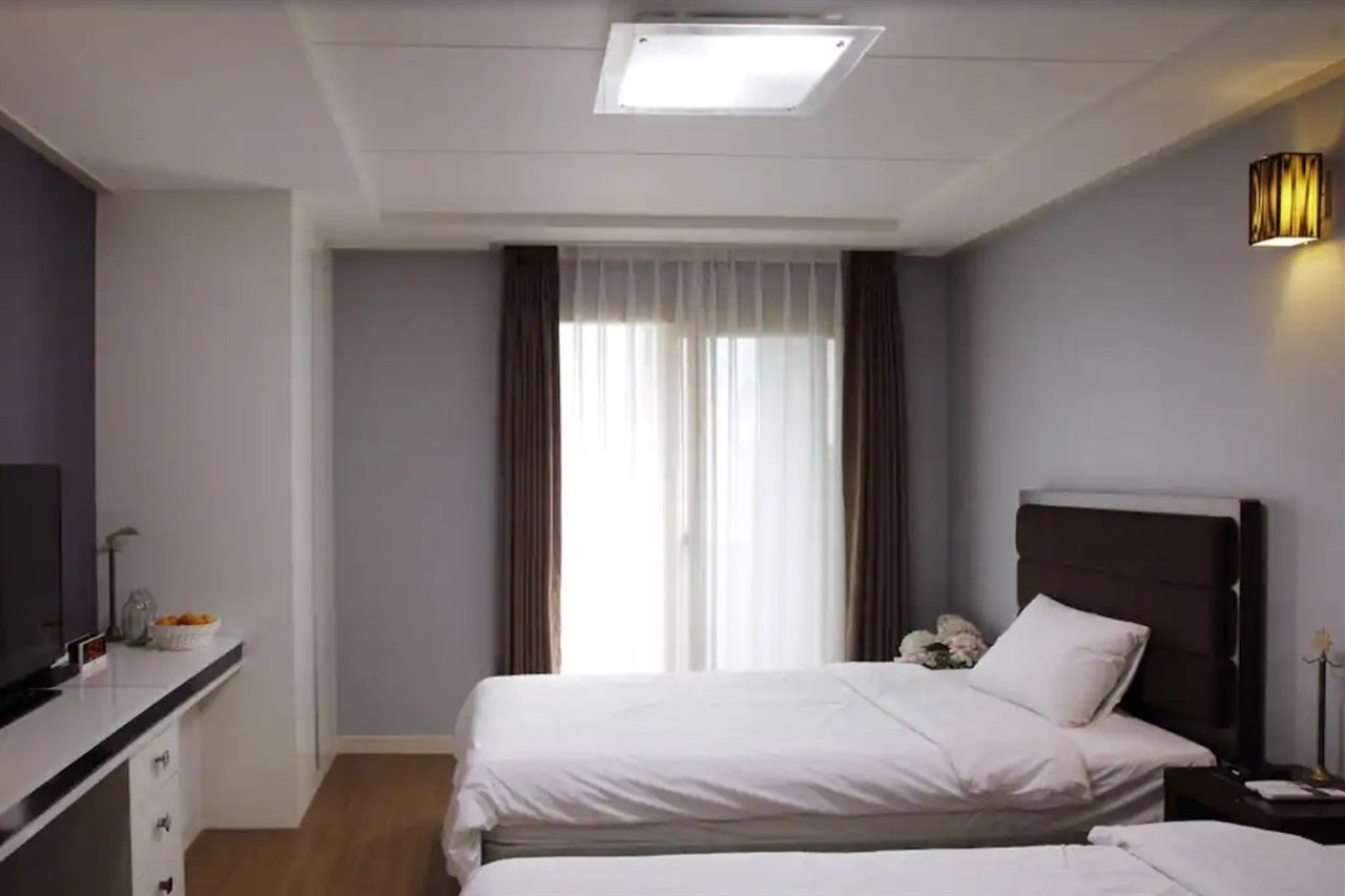 Jeju Airport Hotel Экстерьер фото